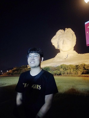 c8fc4061875c4db1a79a938b08793a67.jpg 石油工程学院+李红达+生活照.JPG
